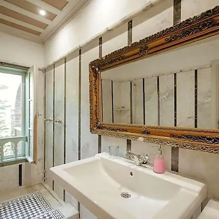 Hotel Nisanyan 3*